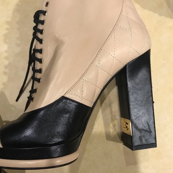 CHANEL lamb skin quilted booties - Picture 5 of 7